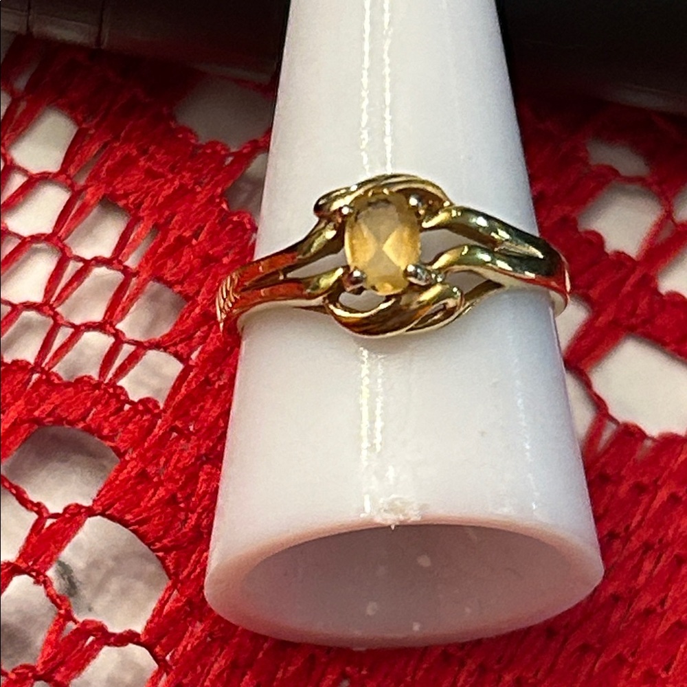Elegant Gold Tone Ring with Yellow Gemstone
